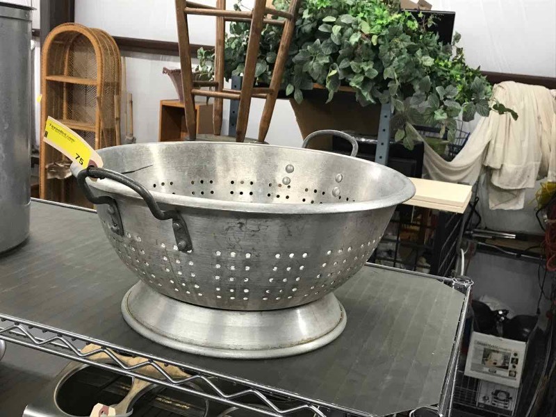 lot 75 image: Commercial Size Metal Colander