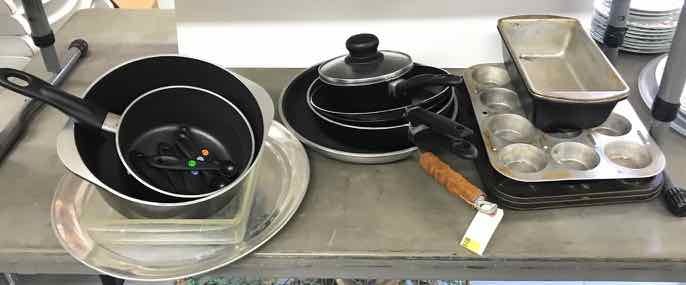 lot 84 image: PotsPans, Skillets, Muffin Tins, Etc.