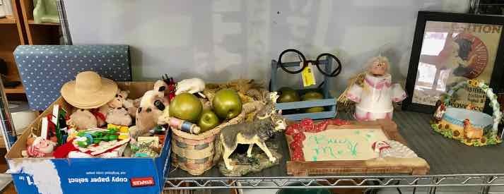 lot 88 image: Christmas Ornaments, Wolf Figurine, Framed Print Black Cat 34 Rue de Provence, Little Baskets, Apples, Iron Eye Glasses, Etc.
