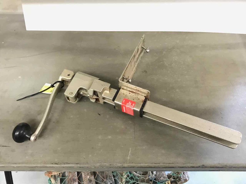 lot 94 image: Edlund Commericial Can Opener