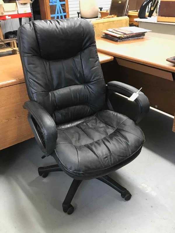 lot 109 image: Executive Chair