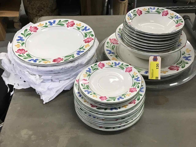 lot 120 image: Dish Set  Farberware Stoneware, Dorchester