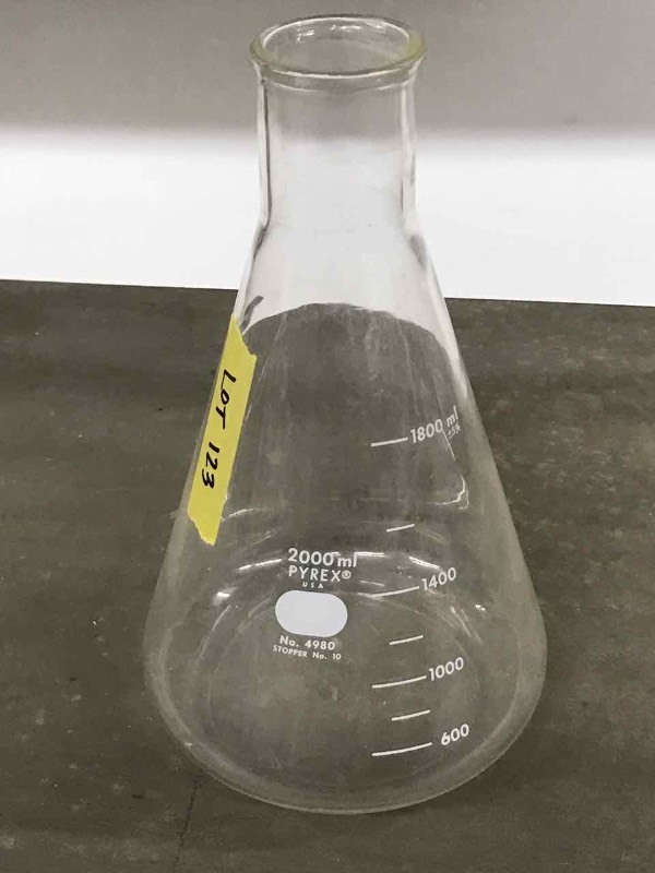 lot 123 image: Pyrex Glass Flask 2000 ml. 4980