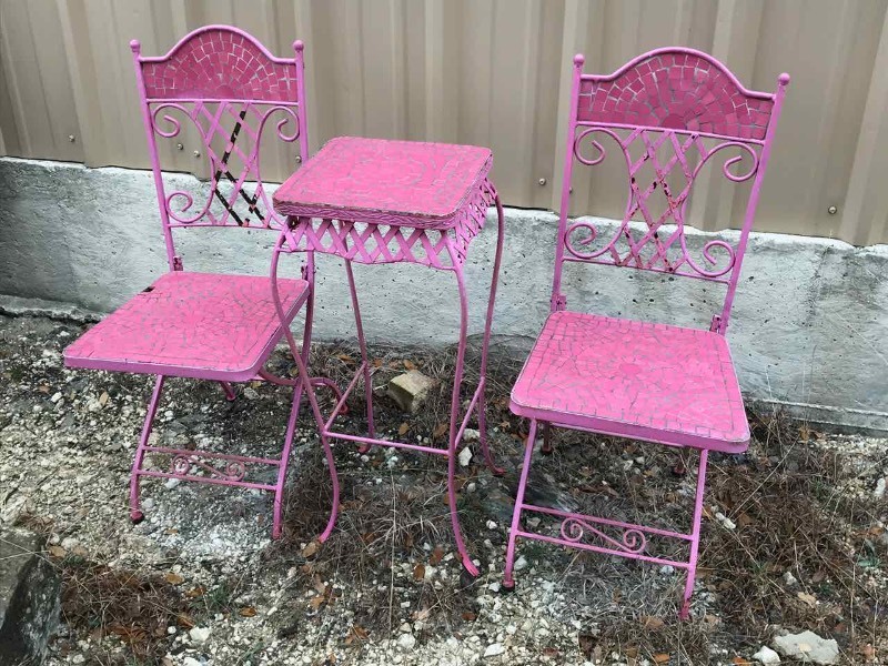 lot 128 image: Pink Mosaic Table & (2) Chairs ()