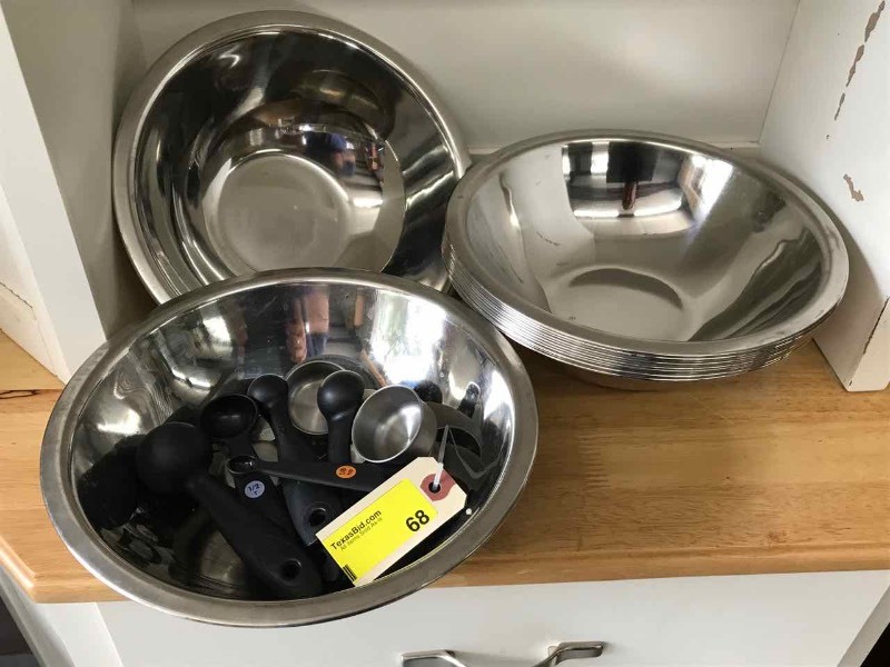 lot 68 image: (13) Stainless Steel Bowls, Plastic Measuring Spoons & Scoops