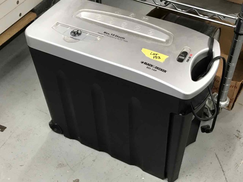 lot 153 image: Black & Decker Paper Shredder