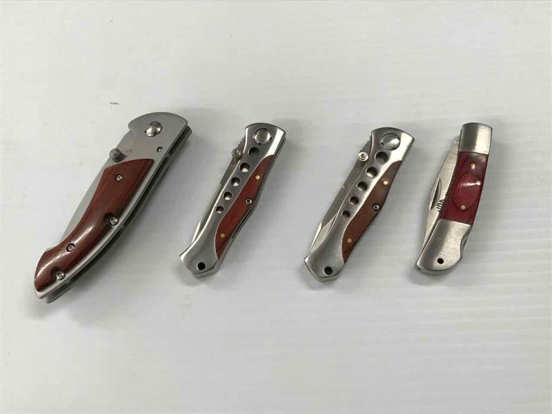 lot 156 image: (4) Pocket Knives