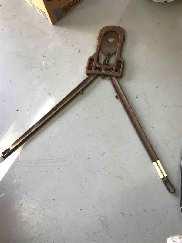 lot 163 image: Antique Horn Cutters