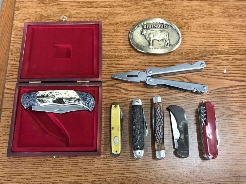 lot 172 image: Brass Brangus Belt Buckle, Multi-Tool, (6) Misc. Pocket Knives