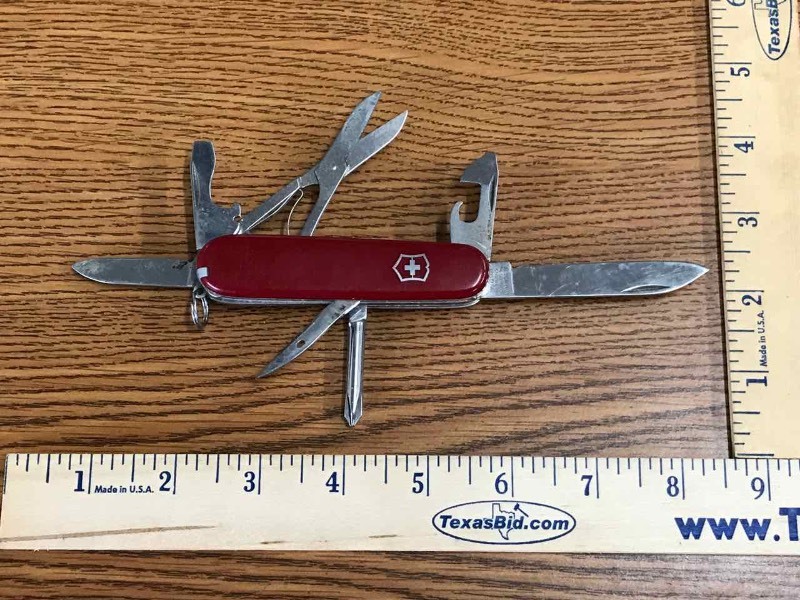 lot 181 image: Knife  Victorinox Switzerland Officer Suisse 8-Tool Pocket