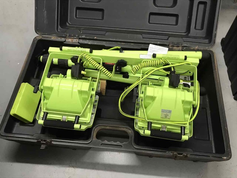 lot 189 image: Portable Quartz Halogen Light Pole with Case.  Used once.