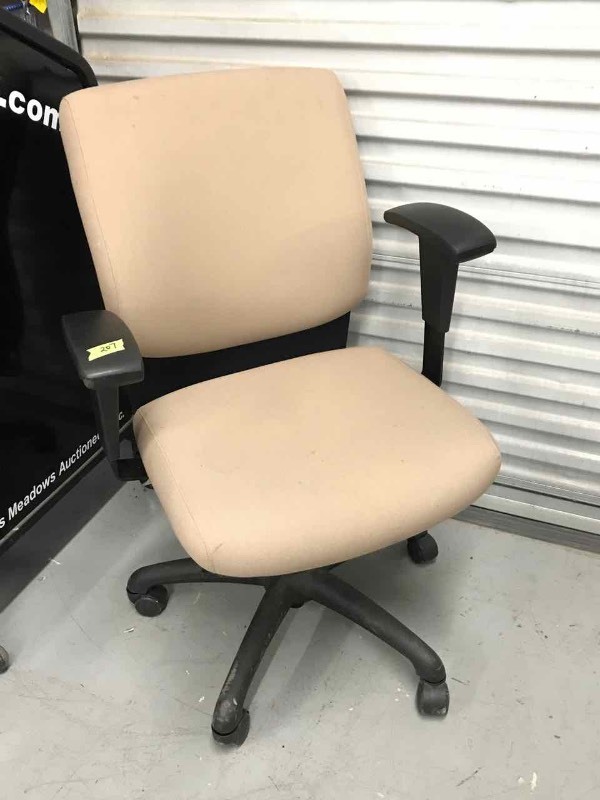 lot 207 image: Task Chair, Rolling