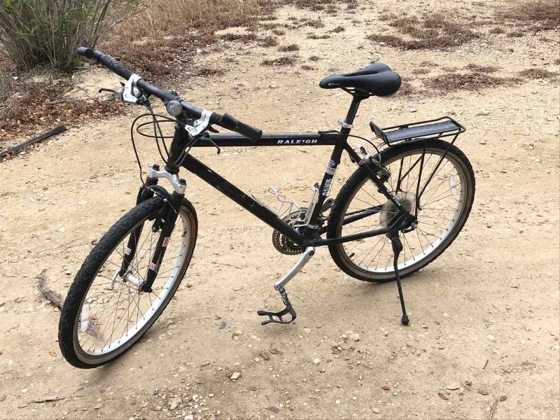 lot 211 image: Bike  Raleight F500 (Police Dept.) (Black, 26)