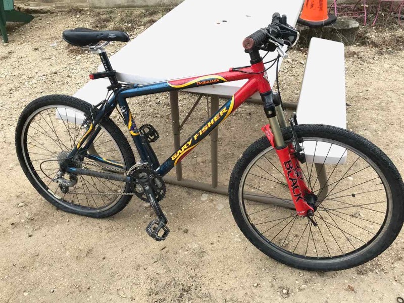 lot 222 image: Abandoned Bike  Tassajara Gary Fisher (red & blue, 26)