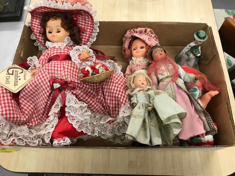 lot 66 image: Dolls