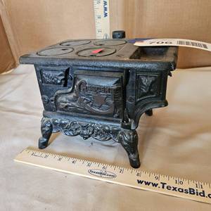 lot 706 image: Antique Miniature Crescent Iron Stove