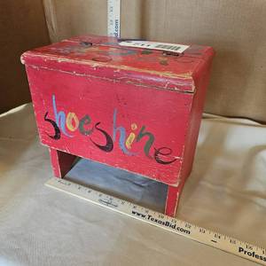 lot 711 image: Antique shoe shine box