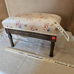 lot 712 image: Foot stool
