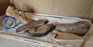 lot 714 image: Antique shoe lasts, wood