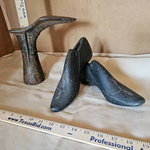 lot 715 image: Antique shoe lasts, cast-iron