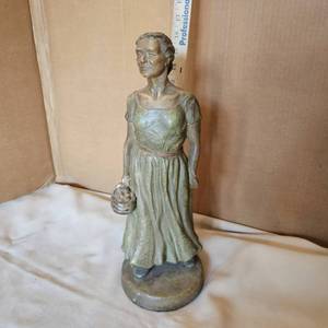 lot 731 image: Statue woman with Basket, Chapman Mfg. Co.