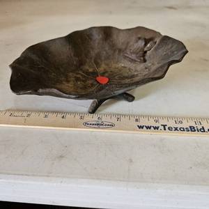 lot 757 image: Cast-iron leaf dish with frog