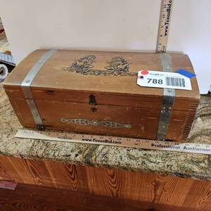 lot 788 image: Antique cedar keepsake chest (ships), finger jointed
