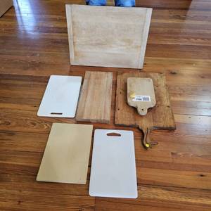 lot 798 image: Assorted cutting boards