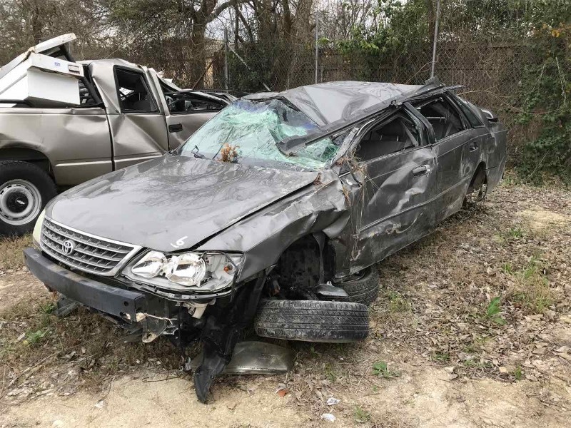 lot 6 image: Storage Lien (wreck)  2004 Toyota UVS 4D (4T1BF28BX4U363182)