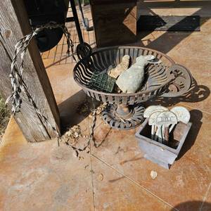 lot 803 image: Garden Markers, Plant Stand, Rabbit