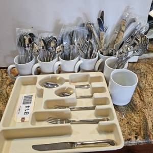 lot 814 image: Flatware, cups
