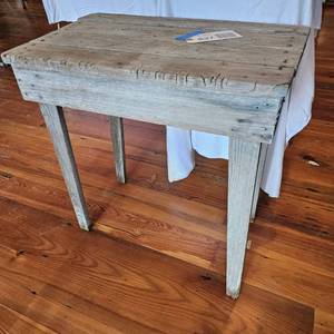 lot 837 image: Primitive Antique Pine Table