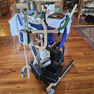 lot 867 image: Invacare reliant RPS 350 patient lift