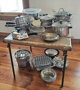 lot 868 image: Assorted pots and pans