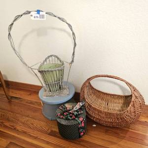 lot 876 image: Baskets and hat boxes