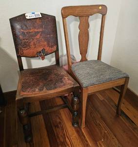 lot 877 image: (2) Antique Chairs