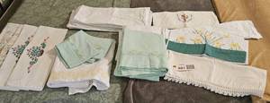 lot 881 image: Assorted pillowcases, stitched bed linens