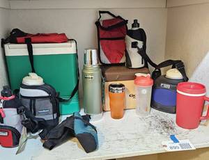 lot 899 image: Stanley Insulated Vacuum Bottle, small ice chests, asst. Drink carriers
