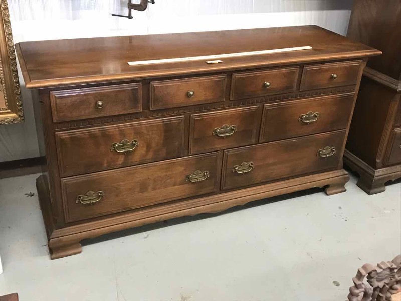 lot 9 image: Ethan Allen Maple Triple Dresser