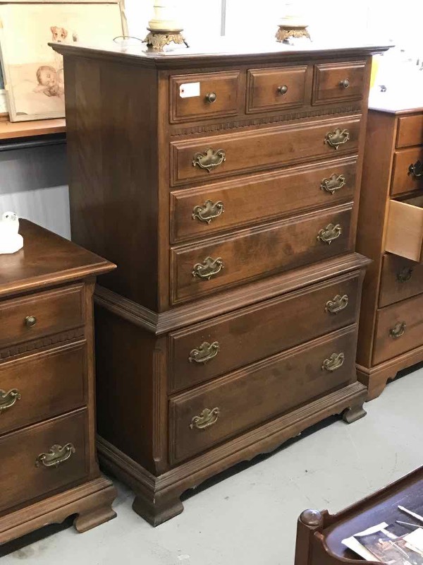 lot 12 image: Ethan Allen Maple Chest of Drawers