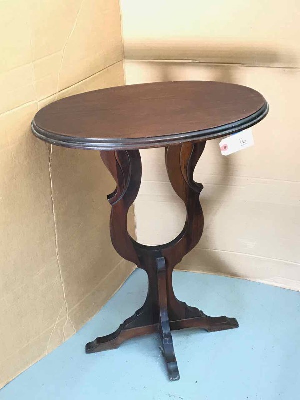 lot 16 image: Oval Parlor Table