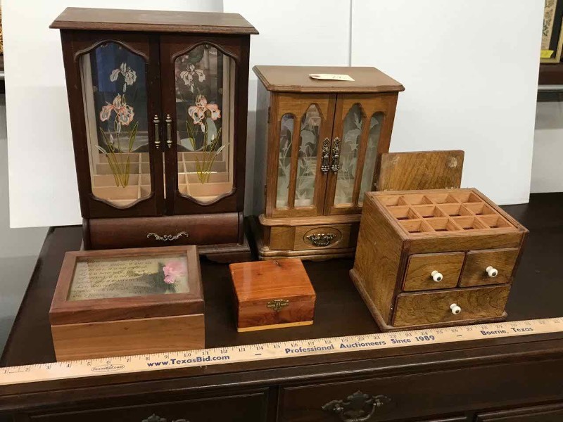 lot 22 image: (4) Asst. Jewelry Boxes