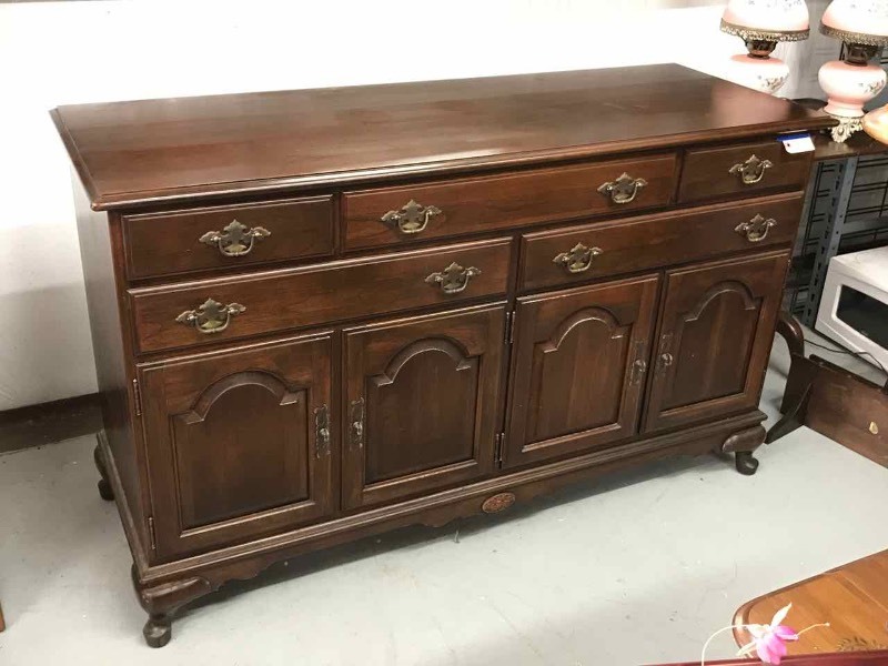 lot 25 image: Ethan Allen Maple Server