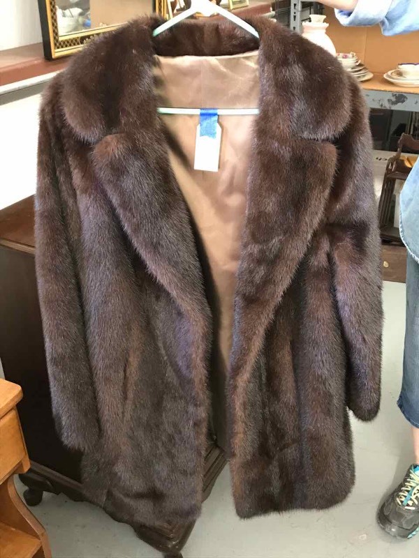 lot 26 image: Fur Coat (unknown size)