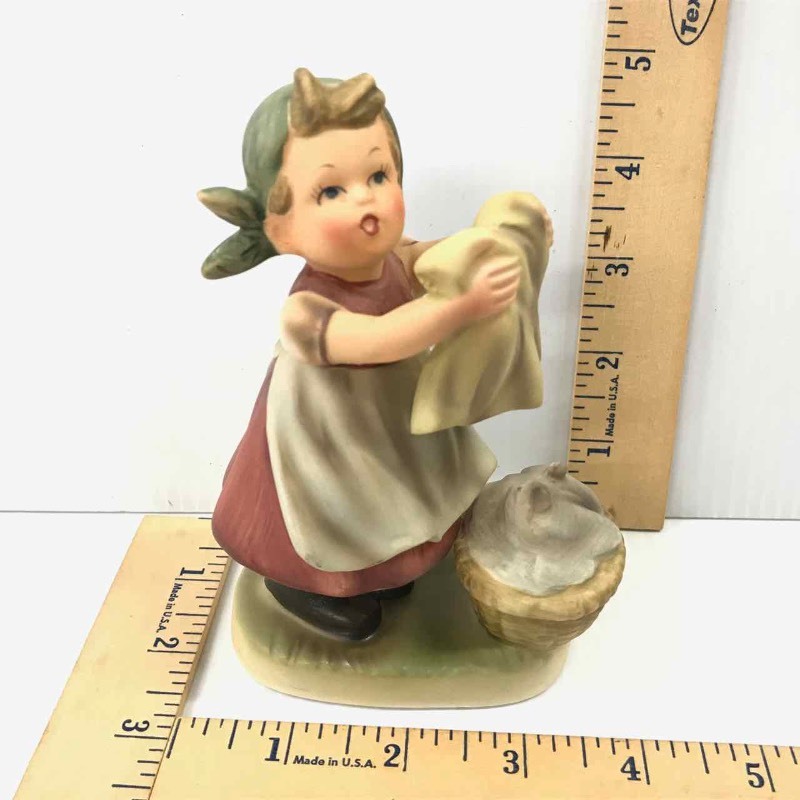 lot 55 image: Figurine  Napcoware, Laundry Girl