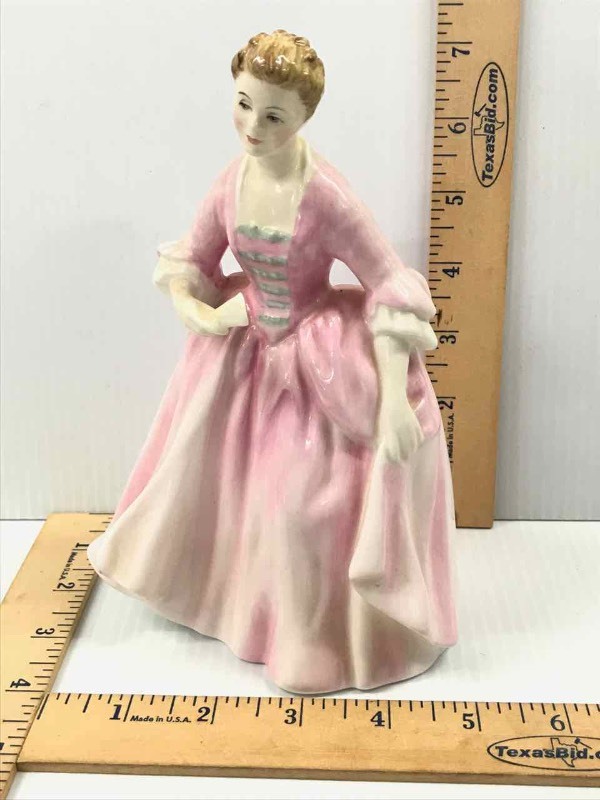 lot 57 image: Figurine Royal Doulton HN 2209 A Hostess of Williamsburg