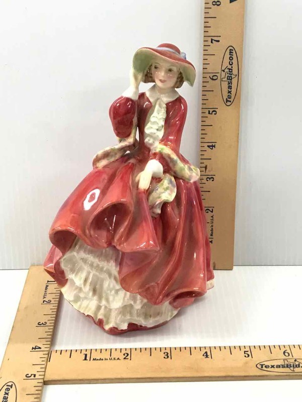 lot 59 image: Figurine Royal Doulton HN 1834 Top O The Hill