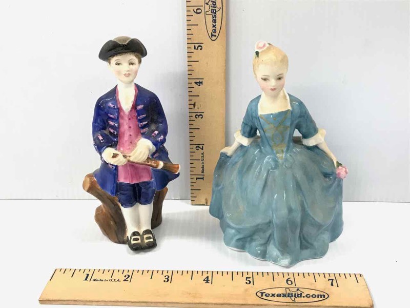 lot 63 image: (2) Royal Doulton Figurines Boy From Williamsburg & A Child From Williamsburg
