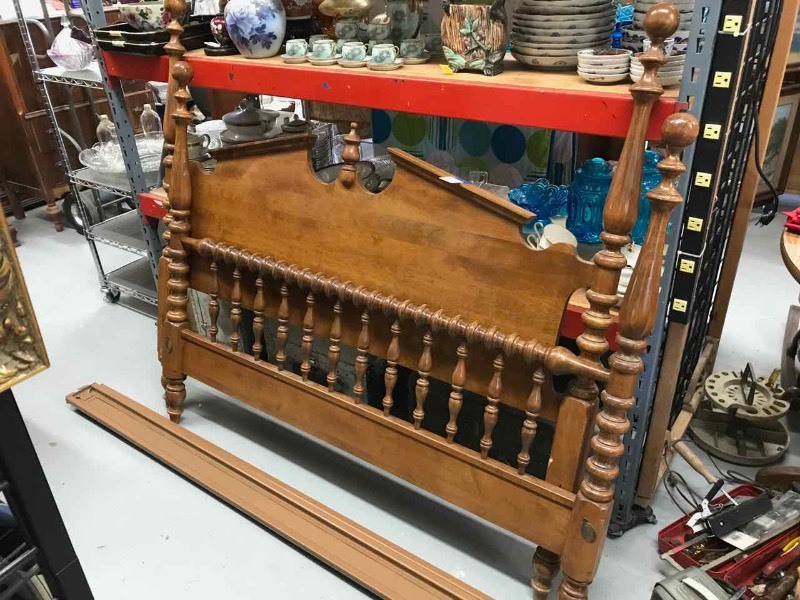 lot 64 image: Ethan Allen Full Size Head & Foot Boards with Rails