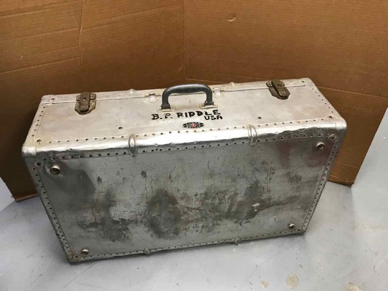 lot 73 image: Vintage Aluminum Case